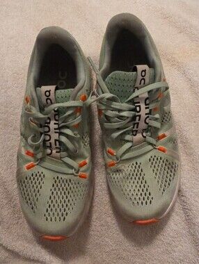 ON Cloud Surfer 2 Creek Size 7.5!